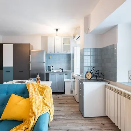 New Era Near Old Town * בוקרשט