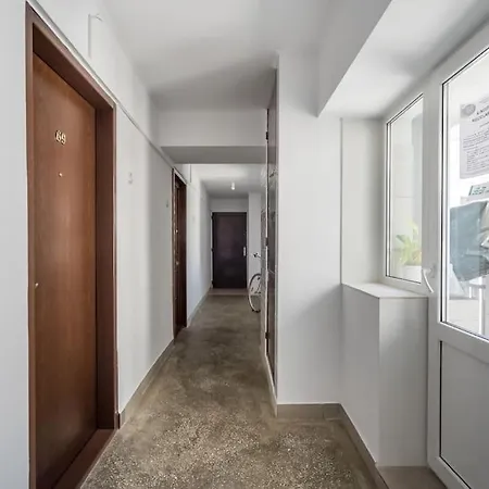 New Era Near Old Town Daire