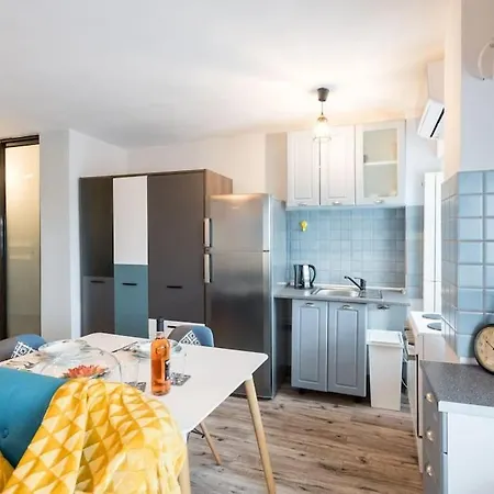 New Era Near Old Town * Bükreş