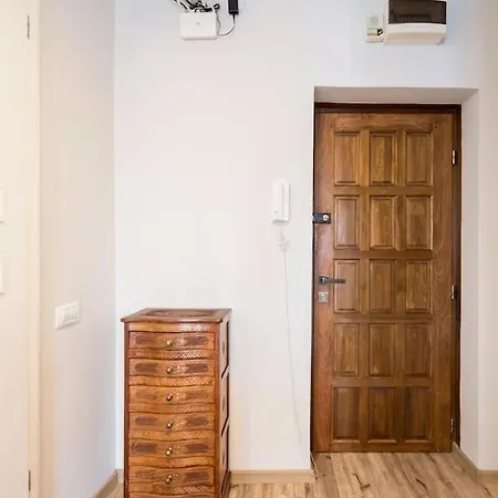 New Era Near Old Town Bükreş