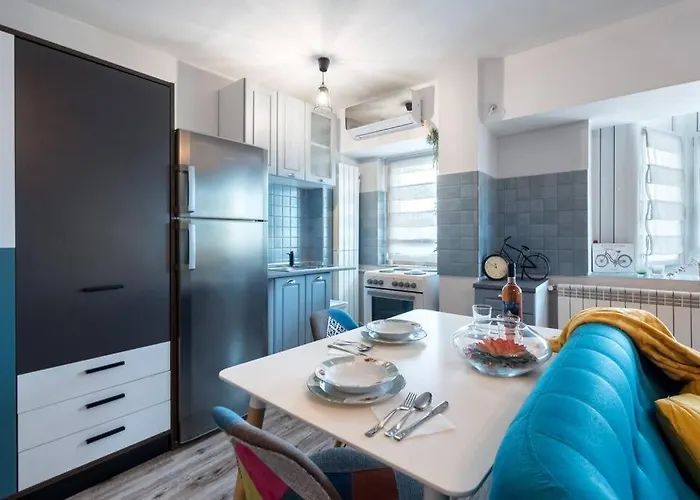 New Era Near Old Town * Бухарест