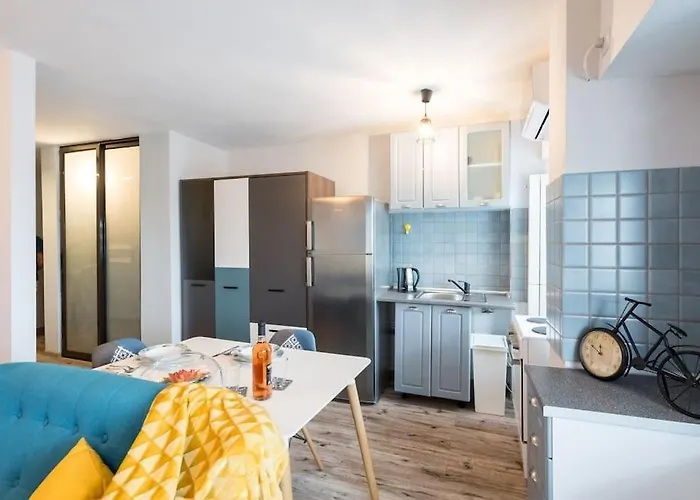 New Era Near Old Town * Бухарест