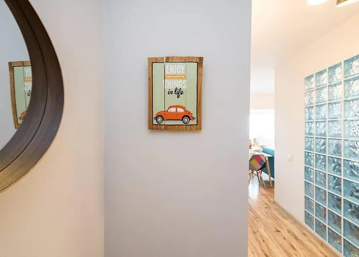 New Era Near Old Town * 布加勒斯特