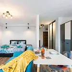 Apartment New Era Near Old Town