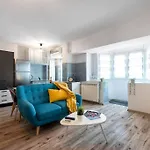 Apartment New Era Near Old Town *