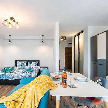 Apartment New Era Near Old Town