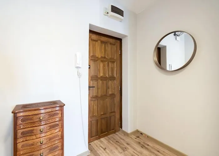 New Era Near Old Town * 부쿠레슈티