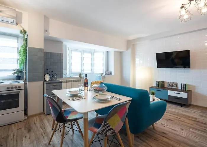 Apartment New Era Near Old Town